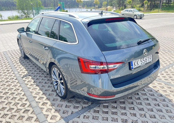 Skoda Superb cena 114394 przebieg: 129000, rok produkcji 2017 z Starachowice małe 232